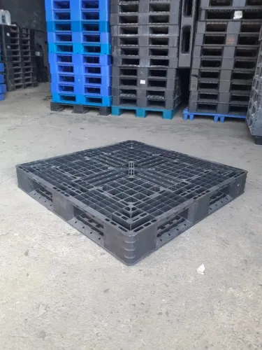 Pallets de Plástico 110x110x15 Seminovo