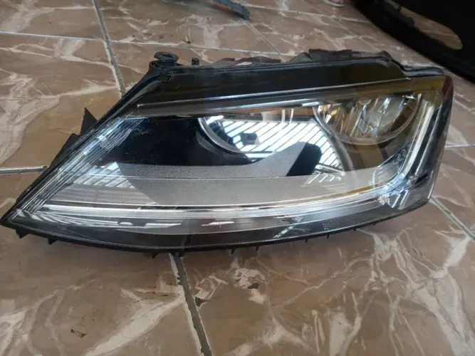 Farol Esquerdo Volkswagen Jetta Led 2017 