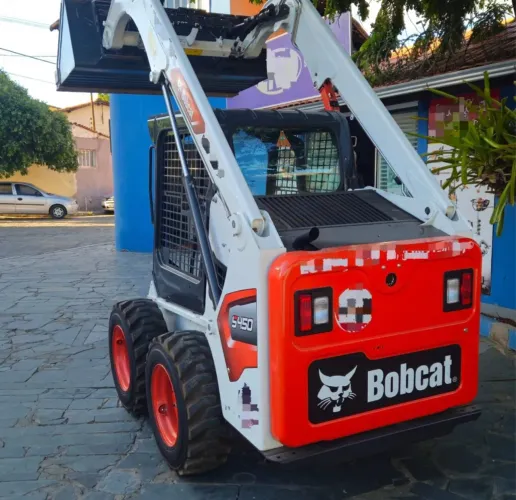 Minicarregadeira Bobcat S450 ano 2024 com apenas 18 horas, em MG