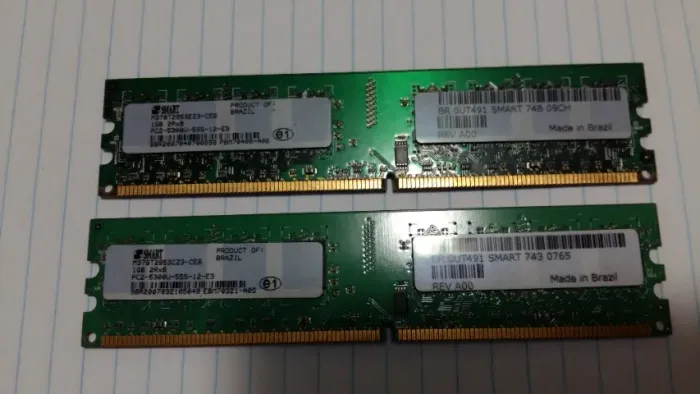 Memoria Kit com 2 Pentes de 1GB cada DDR2 Total 2 GB