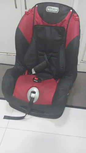 Cadeira de Carro Infantil Matrix - Vermelha e Preta