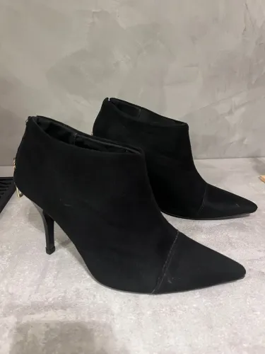 Bota salto fino preta 37