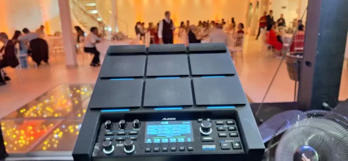 Alesis Strike Pad Pro - Pad de bateria eletrônica