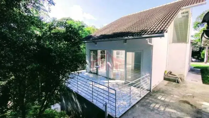 Casa em Condomínio : Duplex / Residencial / Sapê