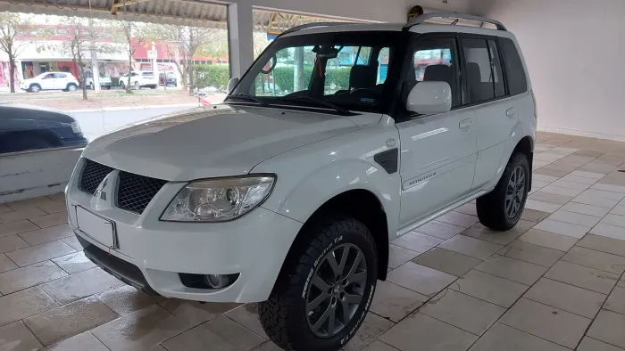 PAJERO TR4 4X2 MANUAL 2014