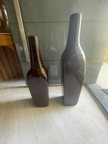 2 Vasos Decorativos Marrons Elegantes