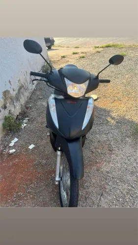 Moto de mulher zera , poucos km rodado 