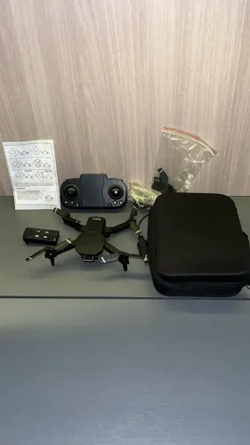 Mini drone com duas baterias, controle, carregador (Necessita de Reparos) - R$50,00