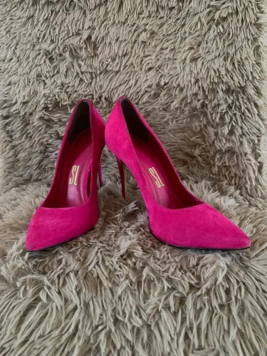 Sapato Santa Lolla N? 36 ( também calça N? 35) Pode entrar em contato. *)