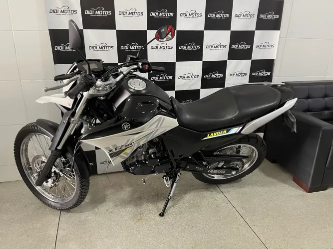 Vendo Lander 250 19/20 emplacada conservada!