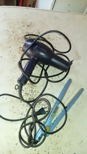 Secador de cabelo e prancha