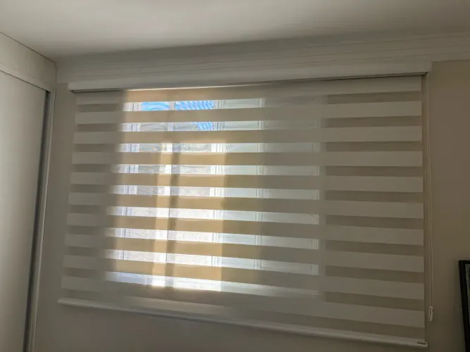 Persiana Twinline Hunter Douglas cor Off White *Opção de parcelamento até 12x no cartão.