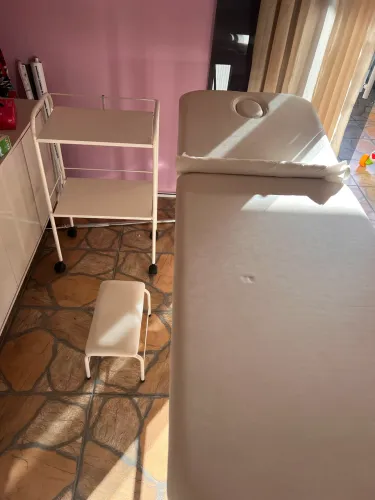 Vendo Maca estética nova com mesa auxiliar + escadinha  
