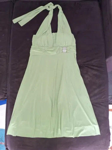 Vestido de festa Verde Elegante com Detalhe Brilhante