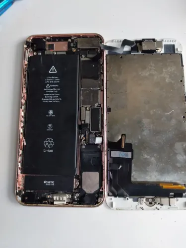 Carcaça ea placa do celular iPhone 7 Plus a placa está funcionando mais está bloqueada 