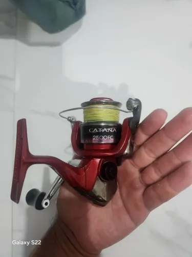 Molinete shimano catana 2500