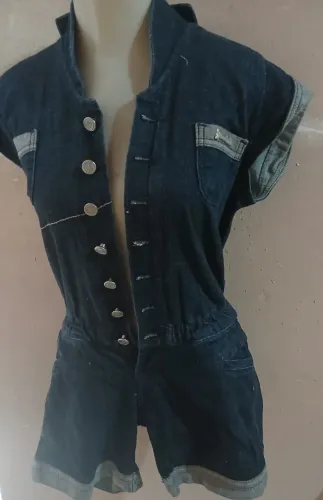 Macacão Jeans Romântico