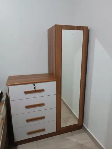 Cômoda Com espelho nova 