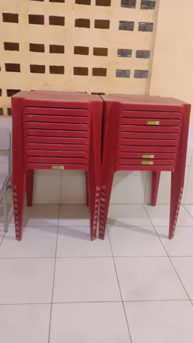Mesas de plástico Empilháveis Vermelhas