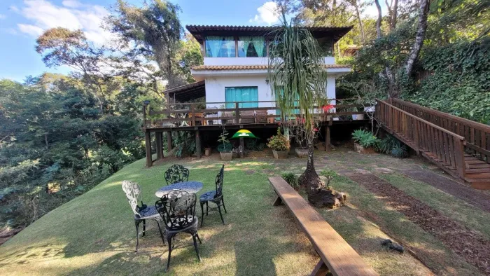 Casa com vista definitiva para Serra da Moeda