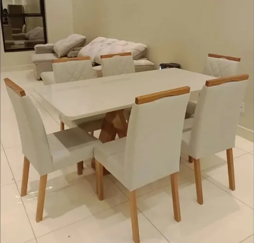 Mesa de Jantar bellissima Elegante com Cadeiras em madeira 