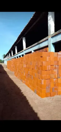 Tijolos e telhas para construção