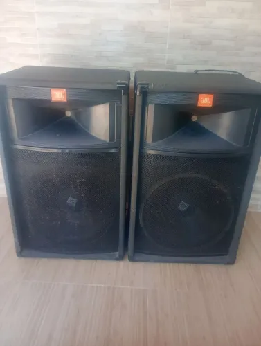 Caixas de som JBL TR125