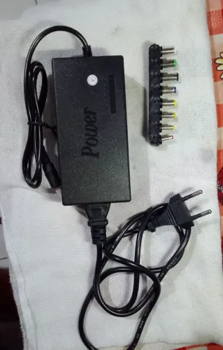 Carregador Universal para Notebook com Diversos Adaptadores