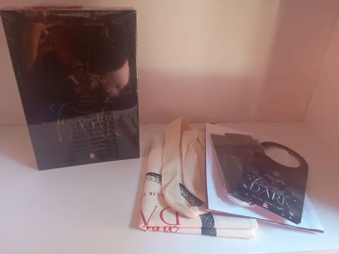 Livro da editora fruto proibido Love in the dark 1