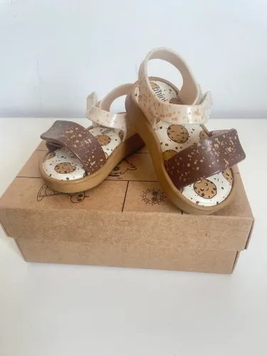 2 pares de Sandálias Mini Melissa por 100