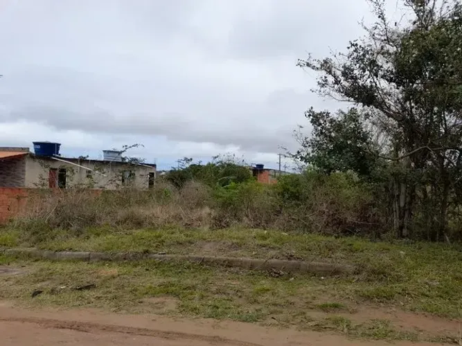 Lote Residencial de 360m² Plano: A Base Perfeita para sua Casa Própria *SM04