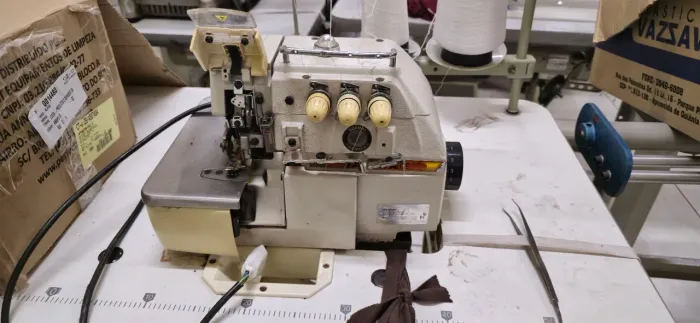 Máquina de Costura Overlock siruba