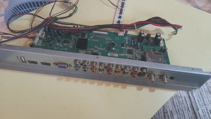 Placa principal tv cce stille D32. GT-309PX-V302 com cabos