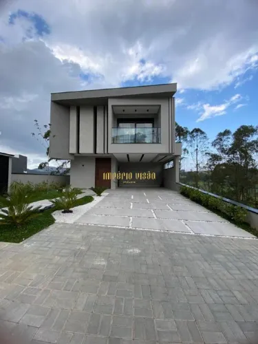 Casa de Alto Padrão à venda com 3 Suítes, Espaço gourmet e Piscina com borda infinita no c