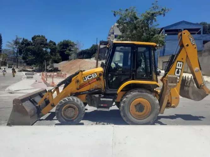 Retro Escavadeira JCB 3CX-2022