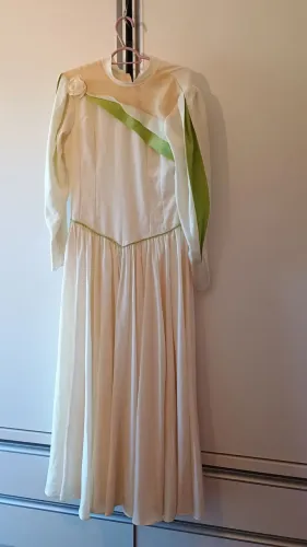 Vestido de prenda gaúcha branco com detalhes verdes