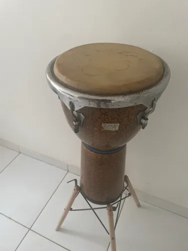 Vendo um lindo Djembe