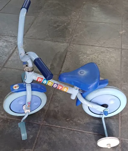 Bicicleta Infantil Azul com Rodinhas e adesivos Pokoyo