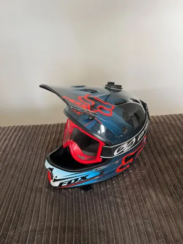 Capacete FOX downhill com óculos
