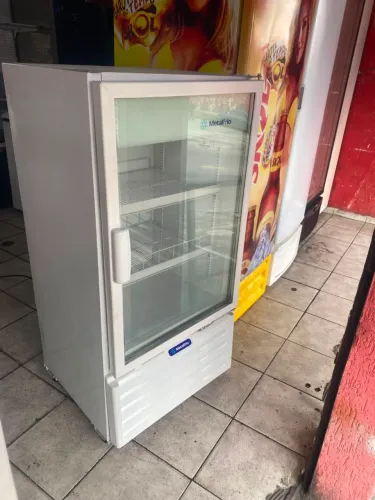 Expositor Refrigerador Slim 214L 220V Metalfrio com Led e toda branca