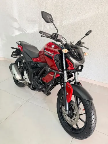FZ15 2024 ABS c/23.000km! Impecável! Financio 48x aceito trocas