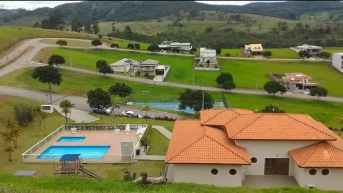Condomínio Terras de Santa Cruz Terreno com 717 m2 e ótima topografia, em Bragança Paulist