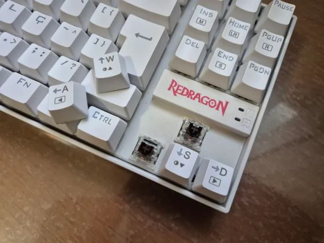Teclado Mecânico Gamer Redragon Kumara Branco leds Red USB