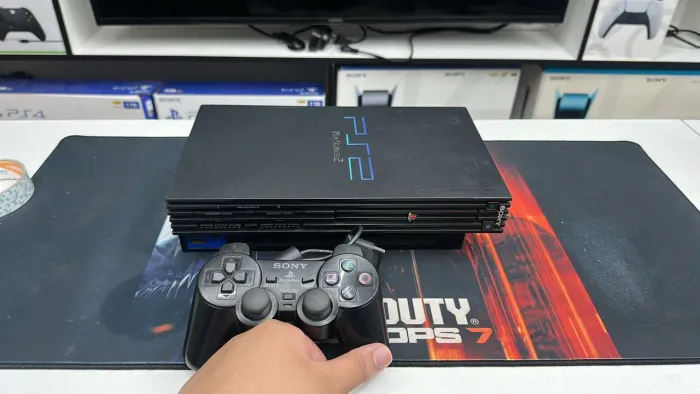 PlayStation 2 Fat 39001 lendo CD