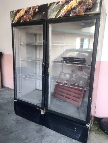 GELADEIRA EXPOSITORA COMERCIAL 2 PORTAS - FUNCIONANDO PERFEITAMENTE