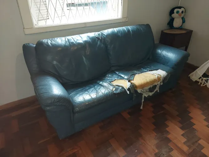 Sofá de couro legítimo
