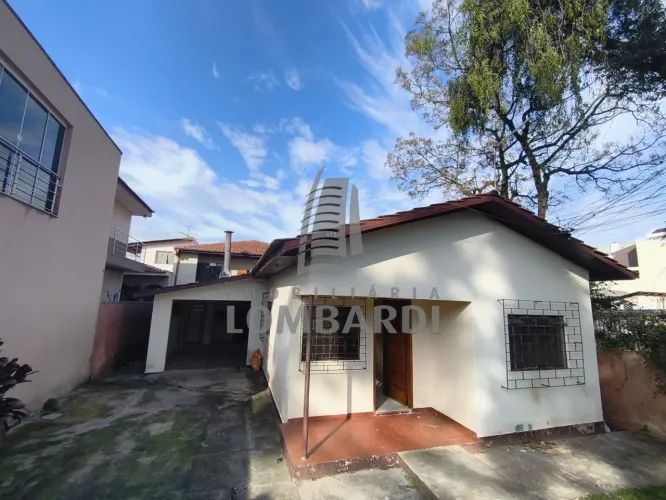 Ótima Casa de Esquina para Locação no Pinheirinho!
