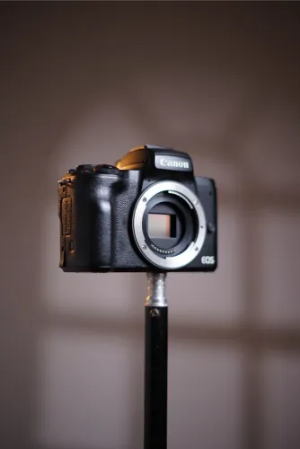 Canon M50 mark 2 + adaptador + 3 baterias + lente do kit