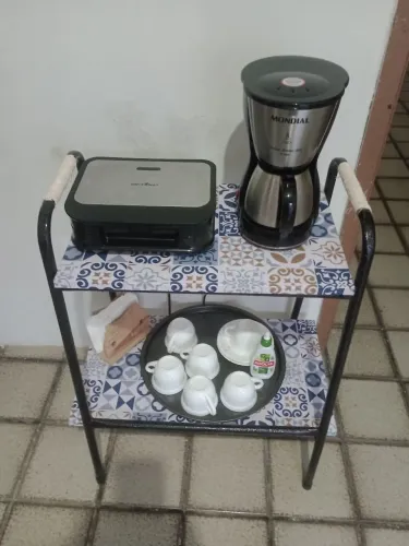 Lindo móvel pra deixar as coisas pro café