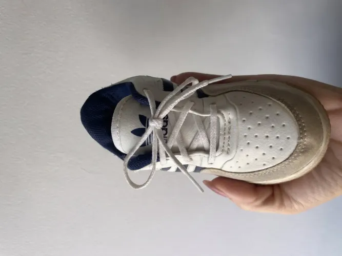Tênis Adidas infantil TAM 21